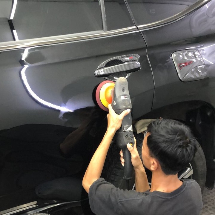 Layanan Poles Mobil